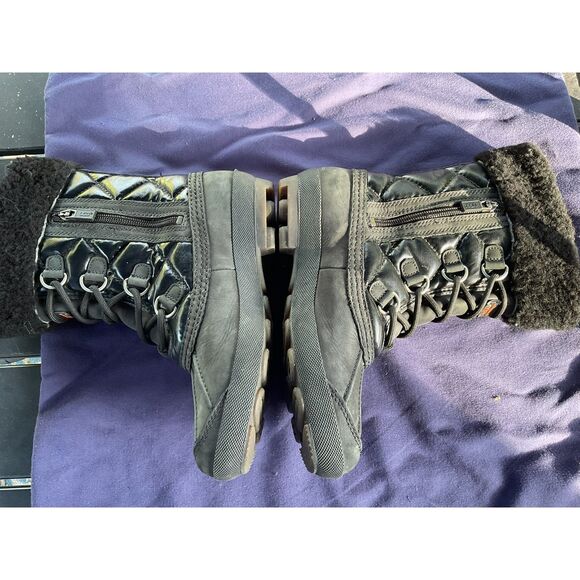 UGG Newberry Shearling Boots Waterproof/Insulated - Picture 9 of 11